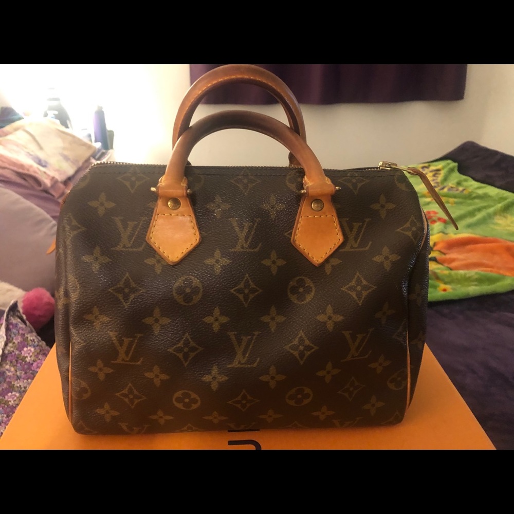 Authentic Louis Vuitton Speedy 25 Monogram